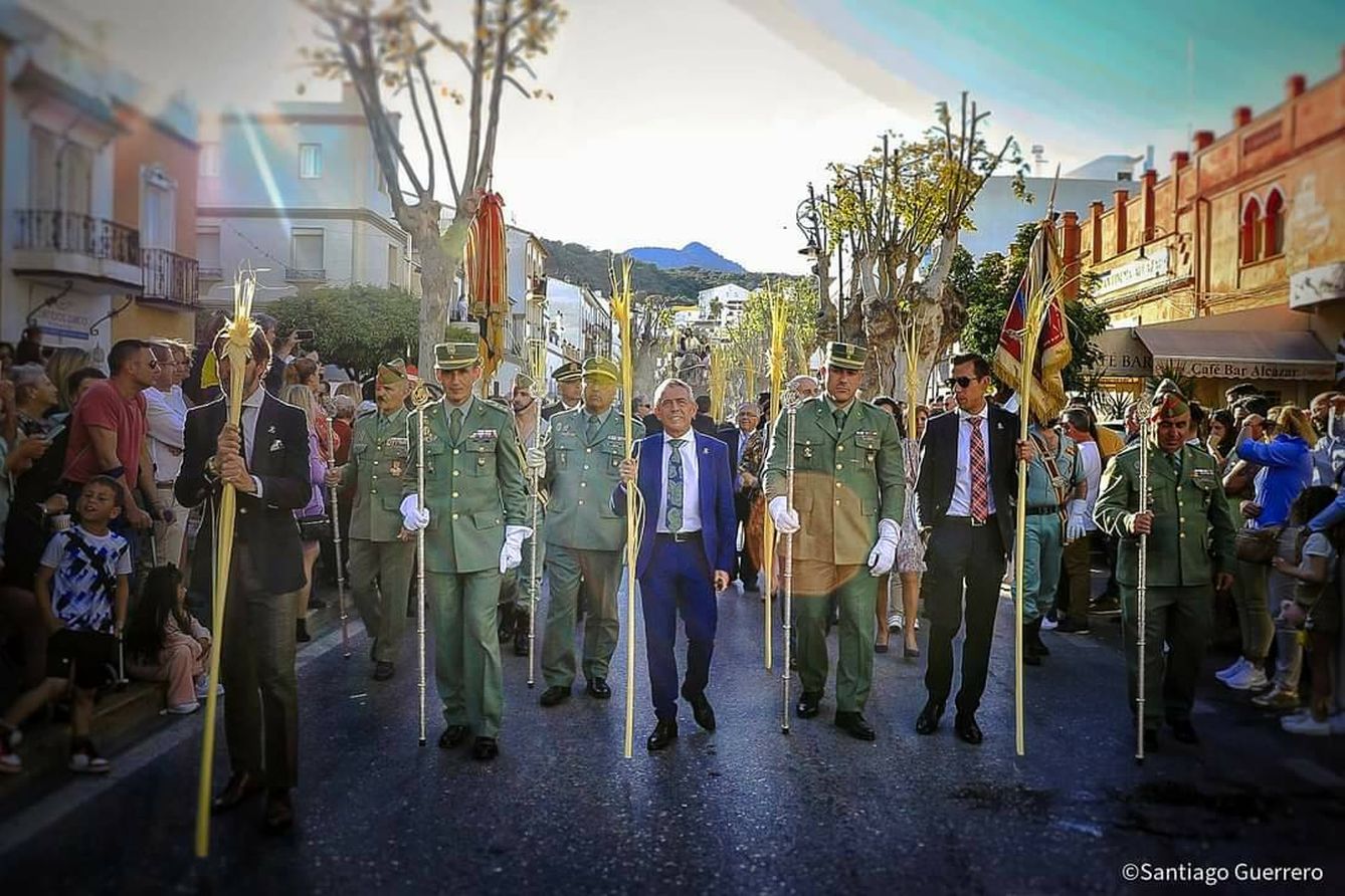 El Turronero, con la Legión en Ubrique. (Santiago Guerrero/Cortesía)