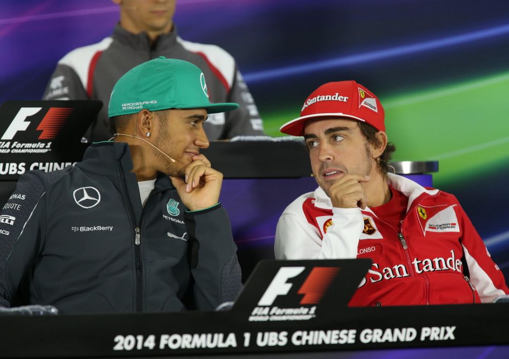 Foto: Luis Jamliton y Frenando Alfonso en una rueda de prensa de la FIA.