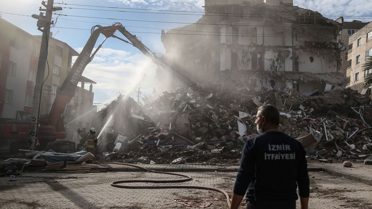 Ascienden a 100 los muertos y cerca de mil heridos las víctimas del terremoto en el Egeo
