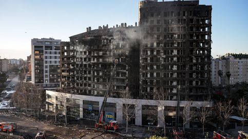 Álbum | Todas las imágenes del espectacular incendio del edificio en Valencia