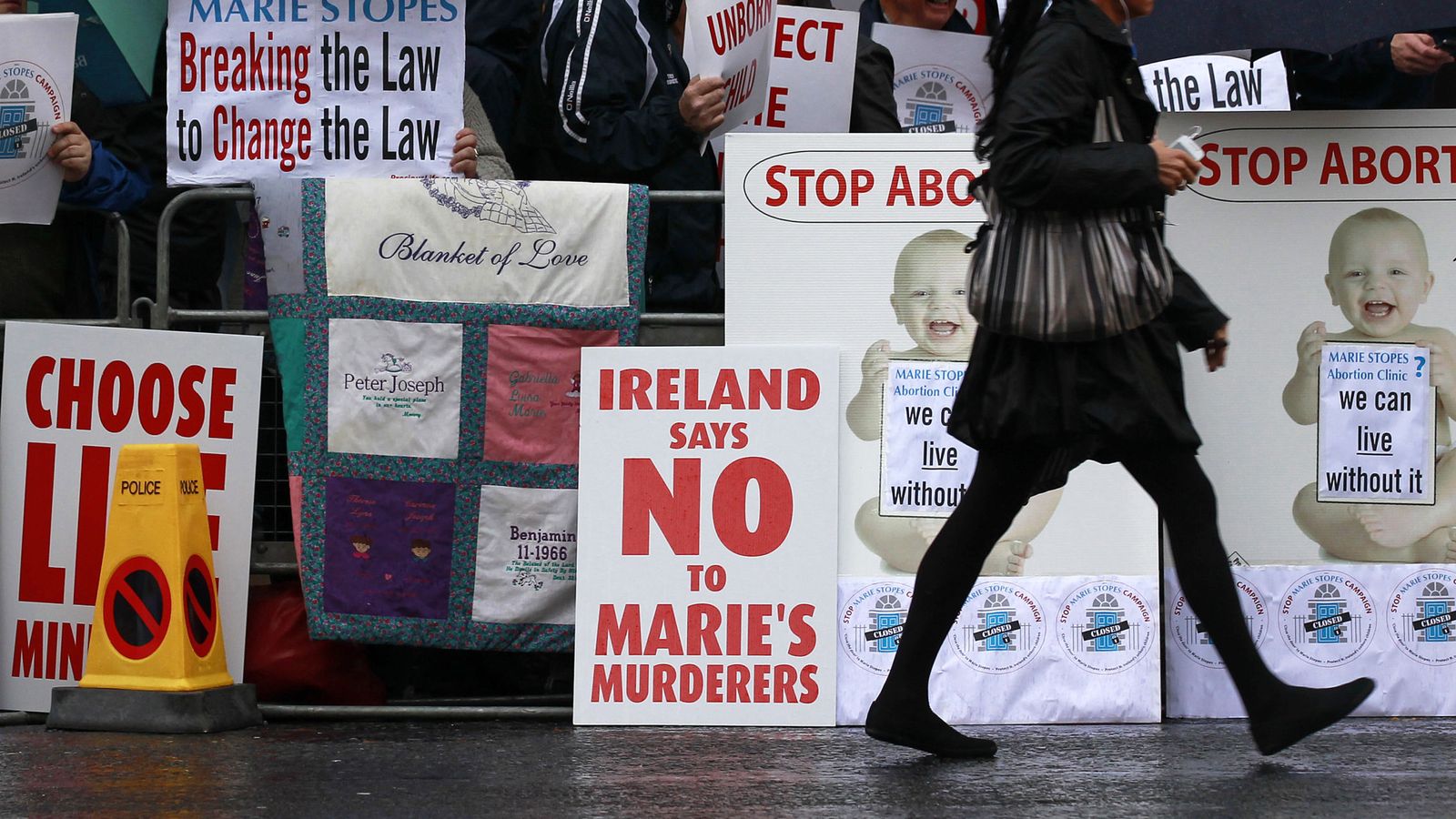 Foto: Manifestantes antiabortistas durante una protesta en Belfast, en octubre de 2012. (Reuters)