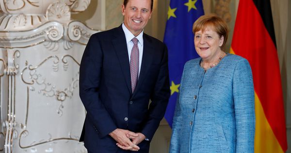 Foto: Richard Grenell, embajador de EEUU, junto a Angela Merkel. (Reuters)
