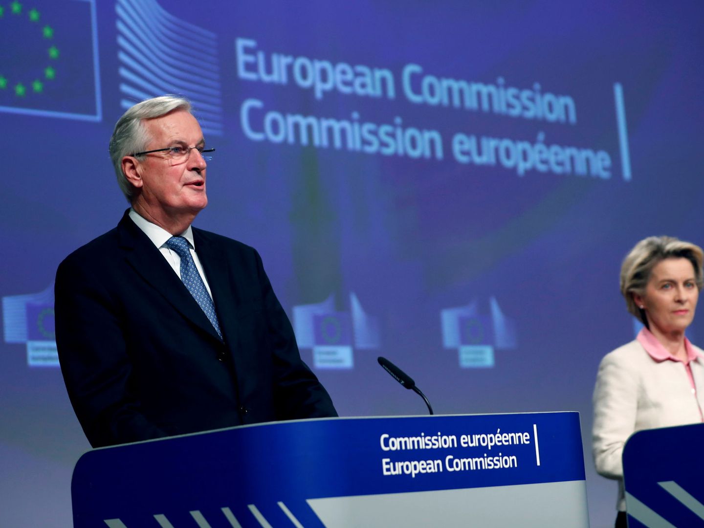 Michel Barnier y Ursula Von der Leyen. (EFE)