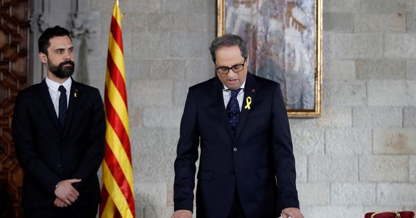 Foto: Quim Torra, en el momento de la toma de posesión de su cargo, este 17 de mayo en el Palau de la Generalitat. (Reuters)