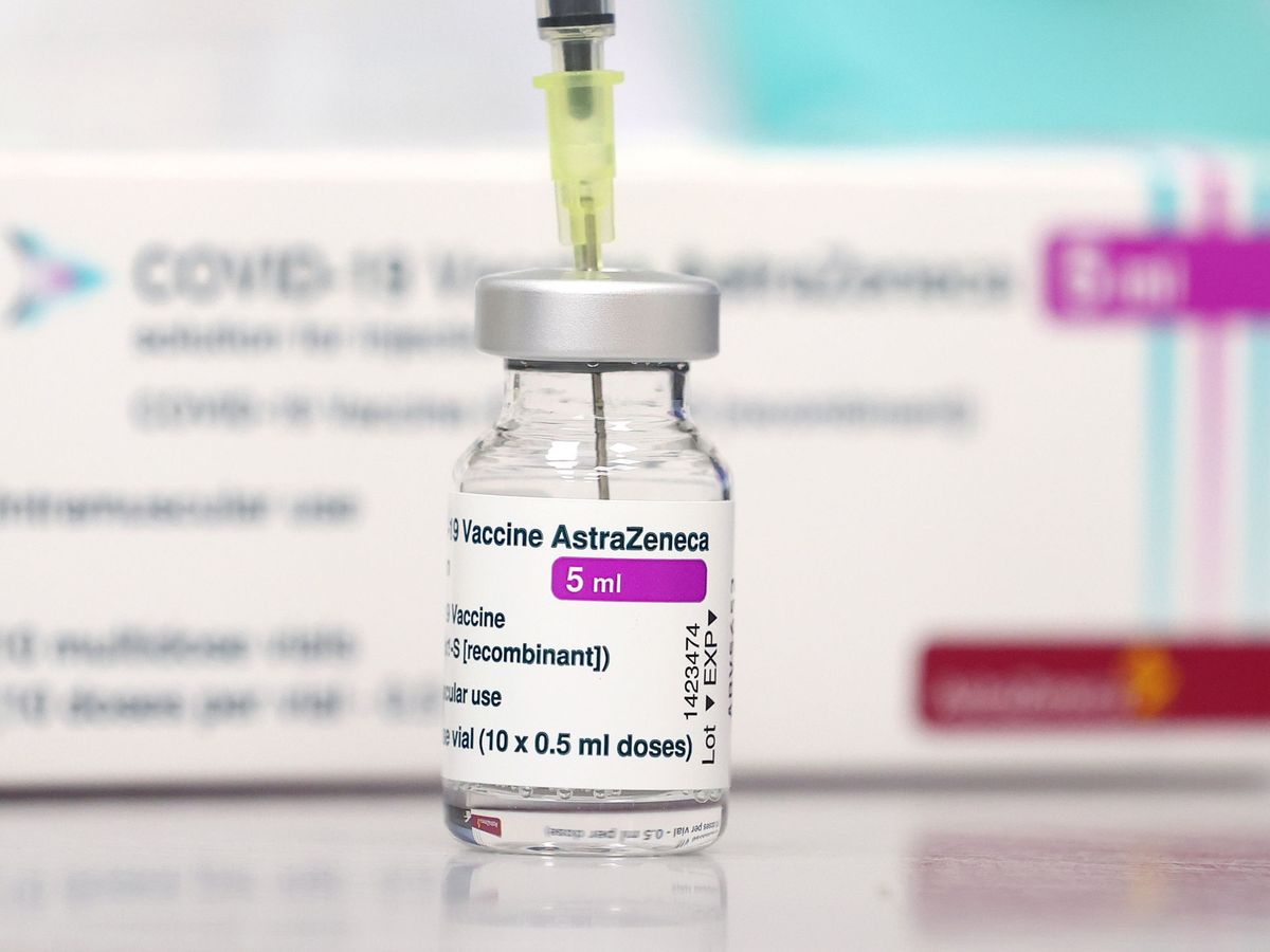 Foto: Dosis de la vacuna anticovid de AstraZeneca. (Reuters)