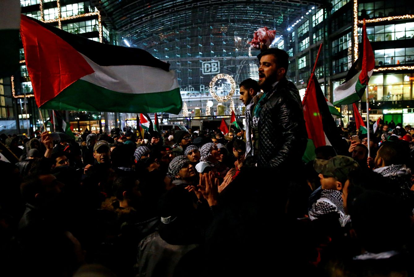 Protestas en Berlín contra la decisión estadounidense sobre Jerusalén, el 12 de diciembre de 2017. (Reuters)