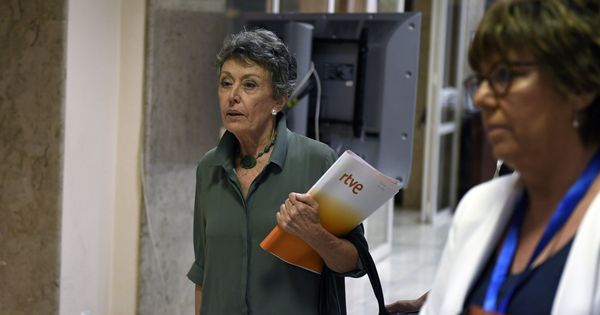 Foto: La administradora provisional única de RTVE, Rosa María Mateo, el pasado 25 de septiembre en el Congreso. (EFE)