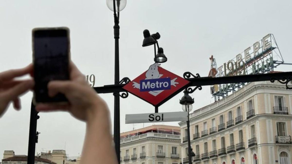 La emblemática estación de Metro de Madrid que ha cambiado su logo como nunca antes por esta película 