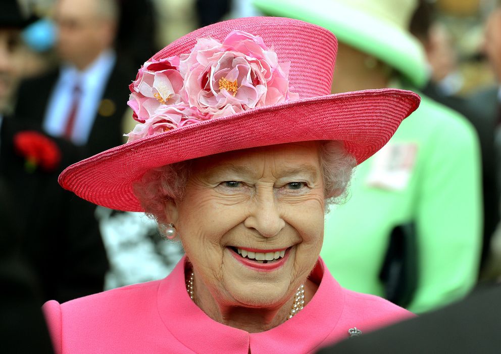 Foto: La reina Isabel II en un acto oficial celebrado en el palacio de Buckingham (Gtres)