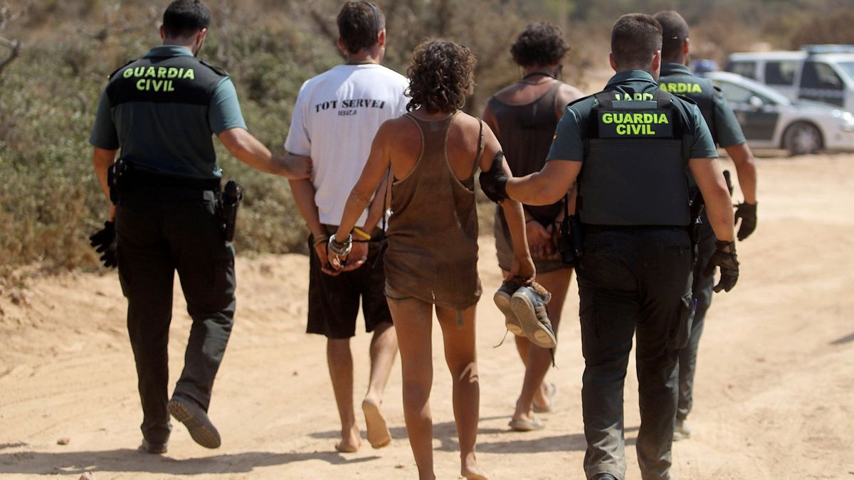 En libertad con cargos 16 detenidos por la 'rave' ilegal de Playas de Comte (Ibiza)