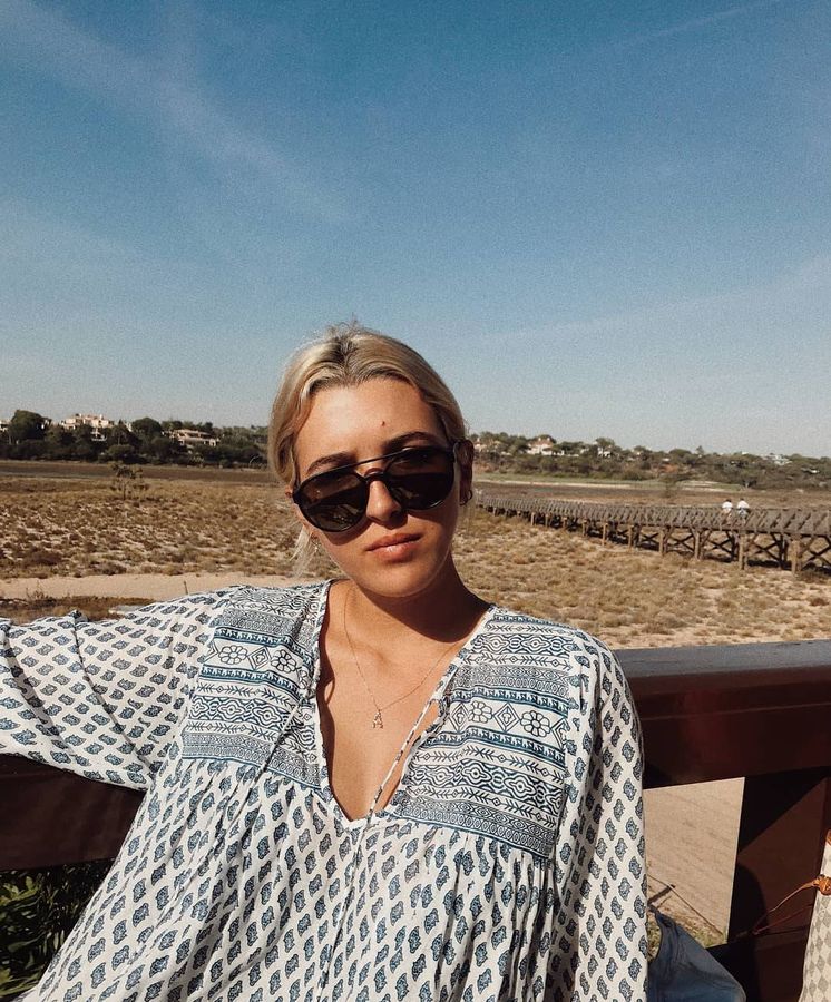 Foto: Alba Díaz en el Algarve portugués con uno de los dos vestidos de Zara. (Instagram)