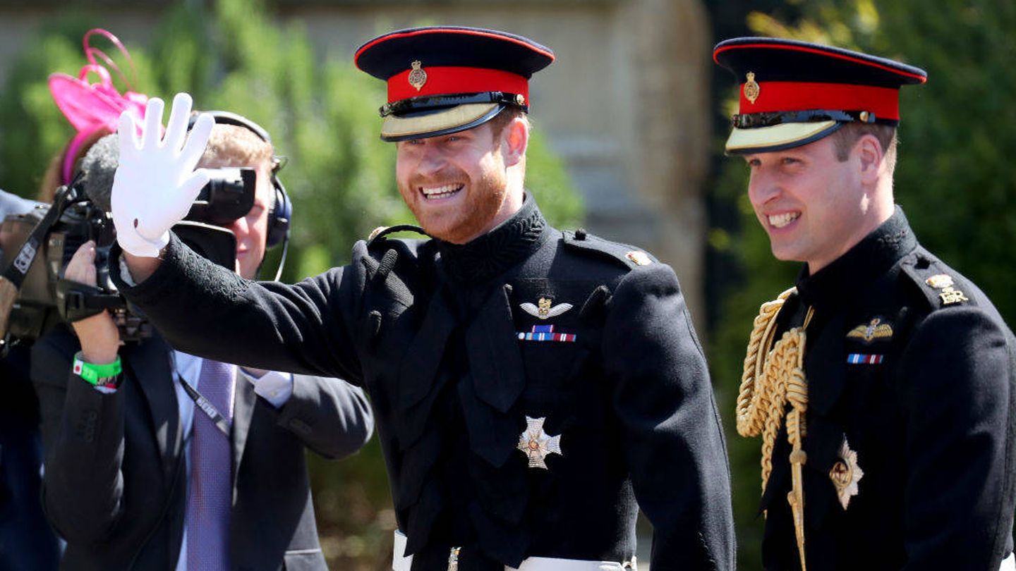 El príncipe Harry a su llegada, hace un año, a la capilla de Windsor con su hermano Guillermo. (Getty)