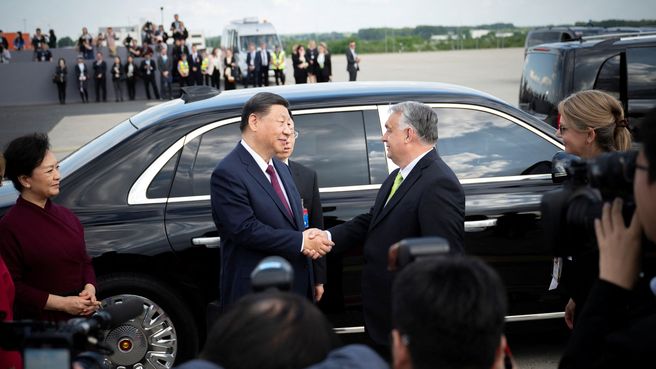 Foto de Xi Jinping llega a Hungría