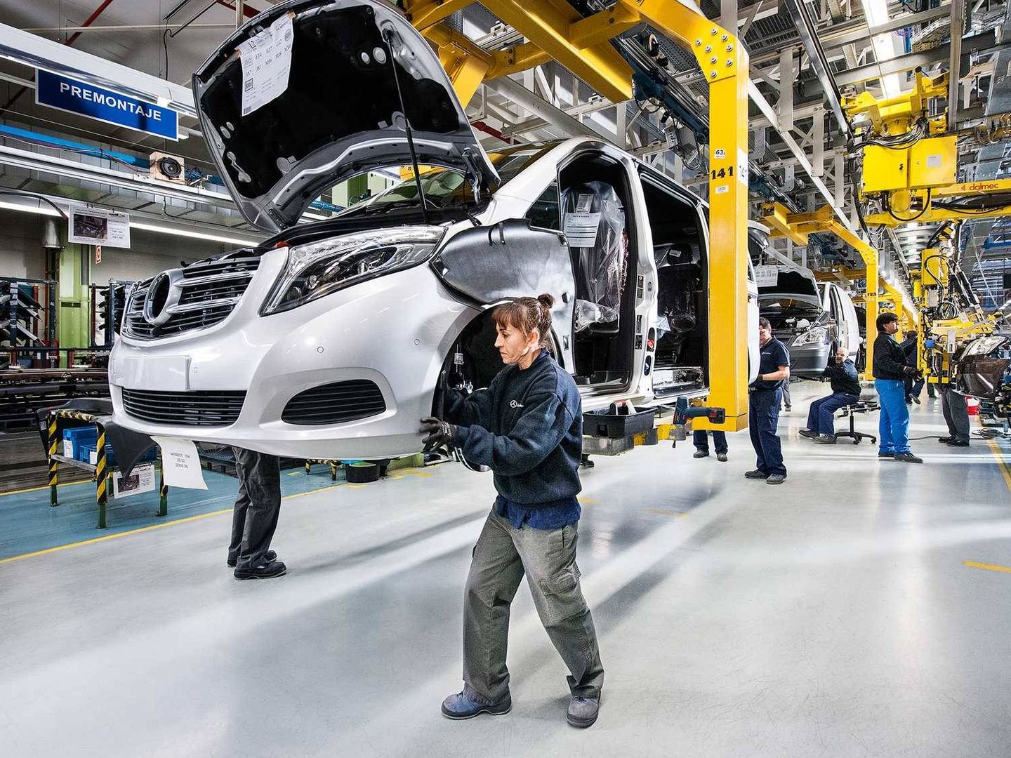 La producción de vehículos eléctricos se ha triplicado en 2020, entre ellos el Mercedes EQV. 