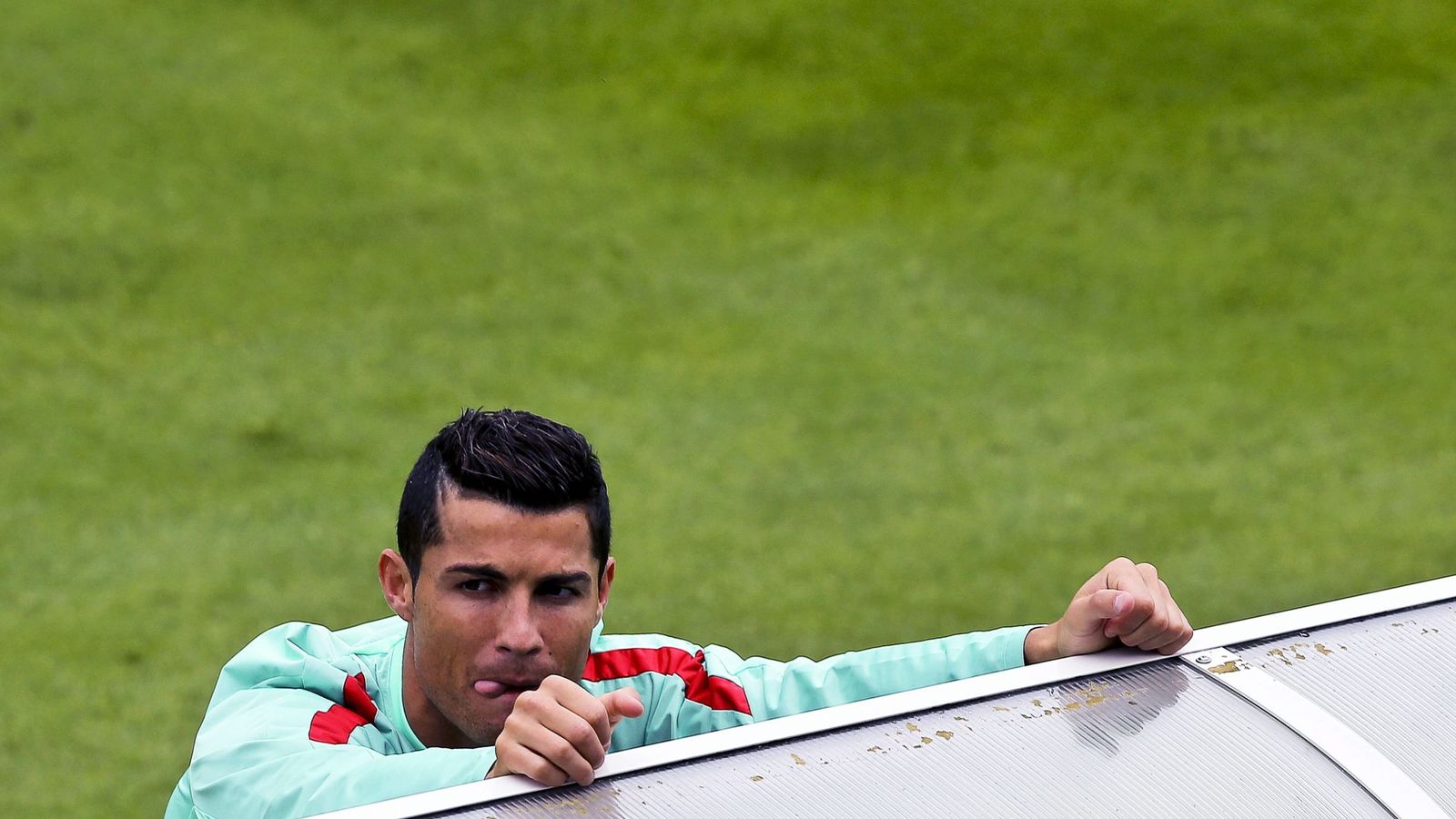 Foto: Cristiano Ronaldo, durante un entrenamiento de Portugal. (EFE)