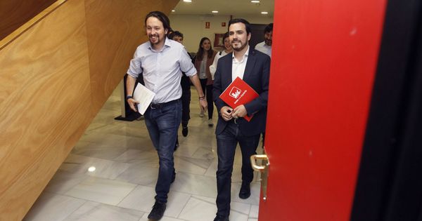 Foto: Los diputados del grupo de Unidos Podemos Pablo Iglesias (i) y Alberto Garzón. (EFE)