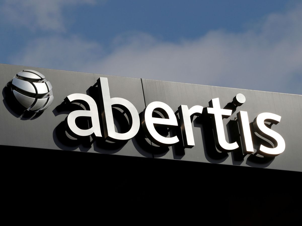 Foto: Logotipo de Abertis en sus oficinas de Barcelona. (Reuters)