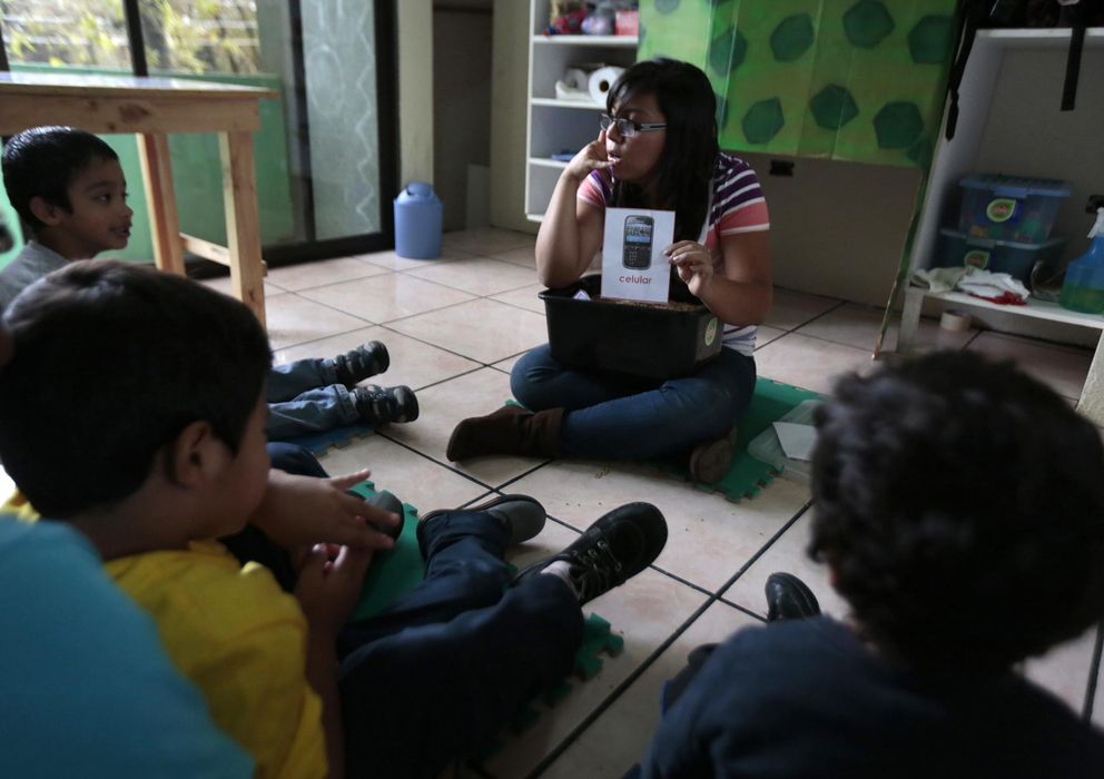 Foto: Terapia con niños autistas (Reuters)