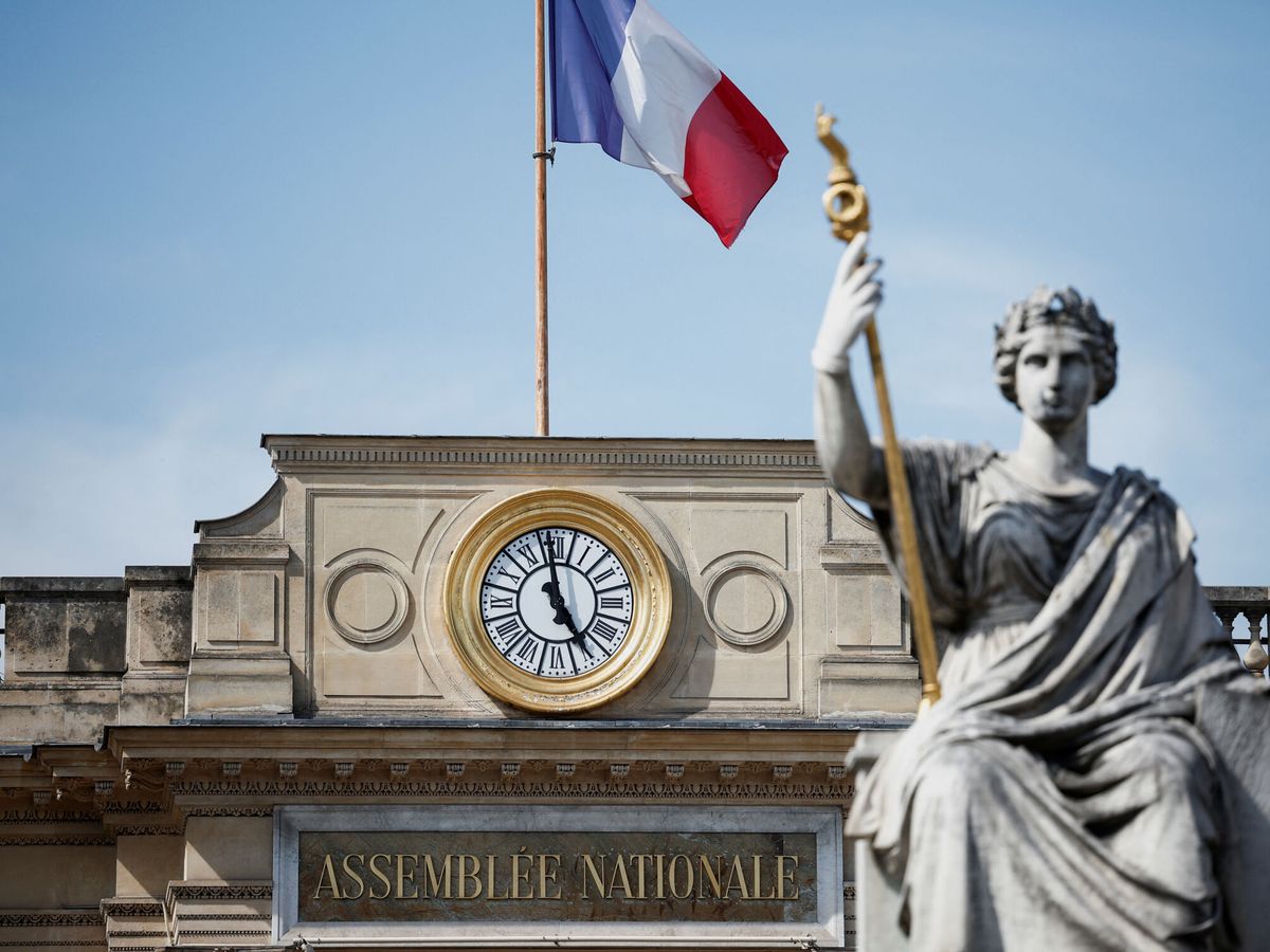 Foto: Exterior de la Asamblea francesa antes de las elecciones de este domingo. (Reuters/Benoit Tessier)