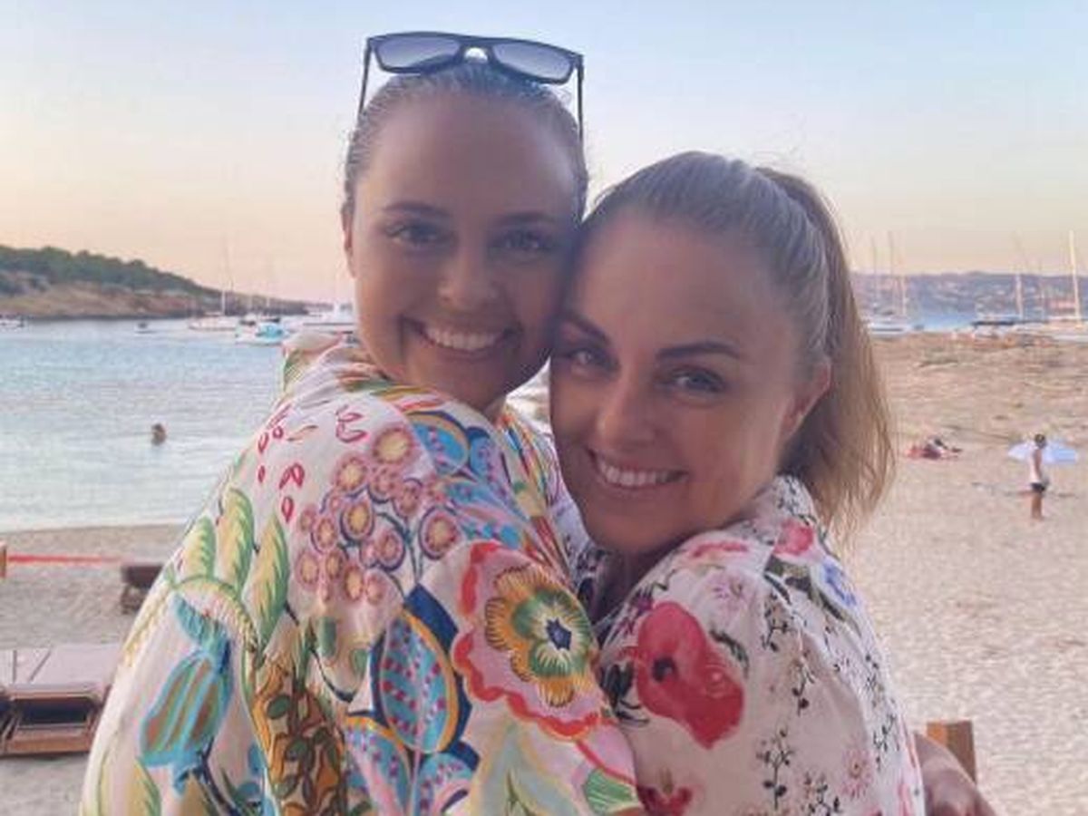 Foto: Las hijas de Rocío Dúrcal, en una imagen de sus redes. (Instagram/@carmenmoralesoficial) 