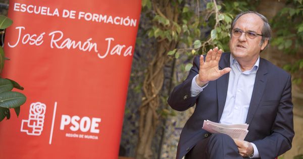 Foto: Ángel Gabilondo, portavoz socialista en la Asamblea de Madrid, el pasado 8 de abril en Murcia. (EFE)