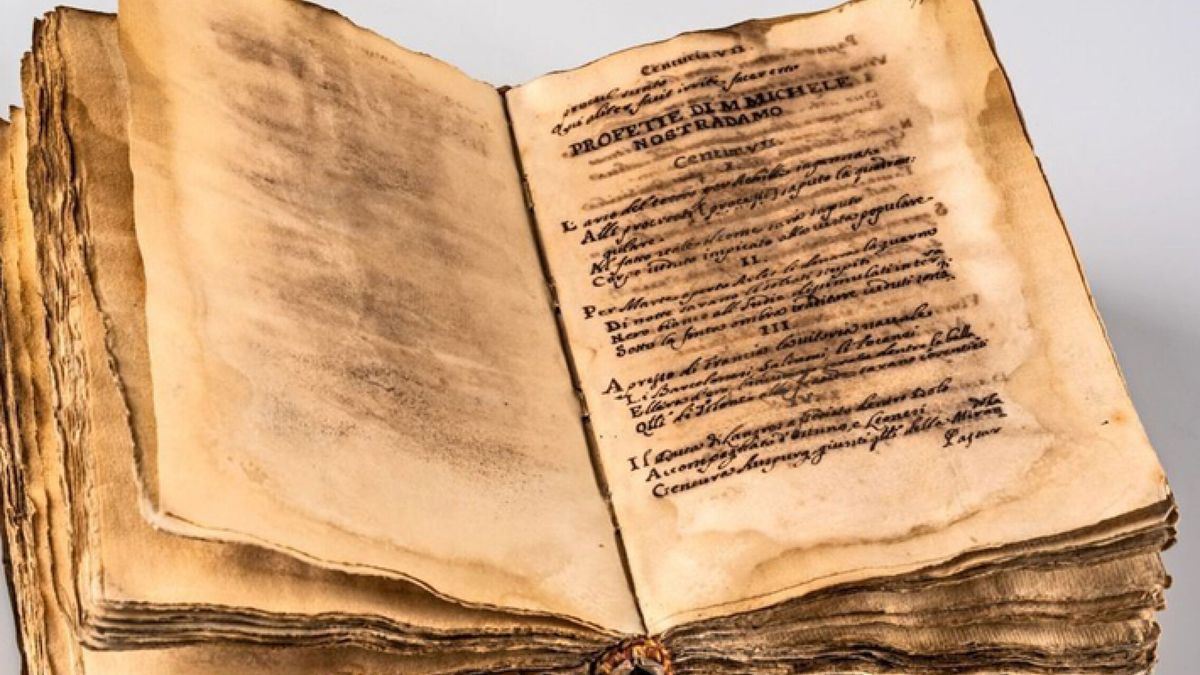 Italia recupera de Alemania un manuscrito robado de 'Las profecías' de Nostradamus