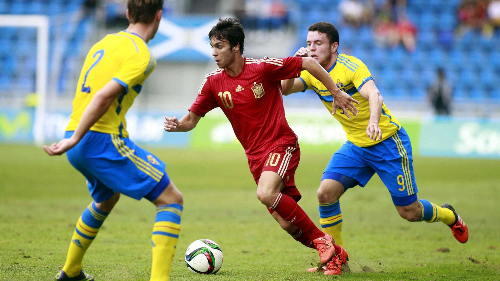 Foto: Óliver Torres en el partido de la sub 21 ante Suecia (EFE)