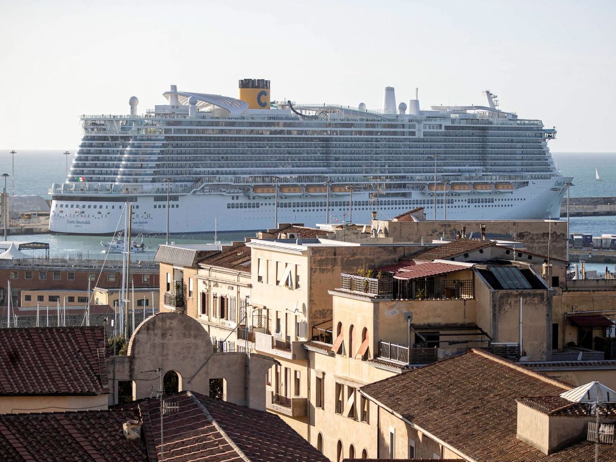Foto: Crucero "Costa Esmeralda" en el puerto de Civitavecchia en Roma, en una imagen de archivo (EFE)