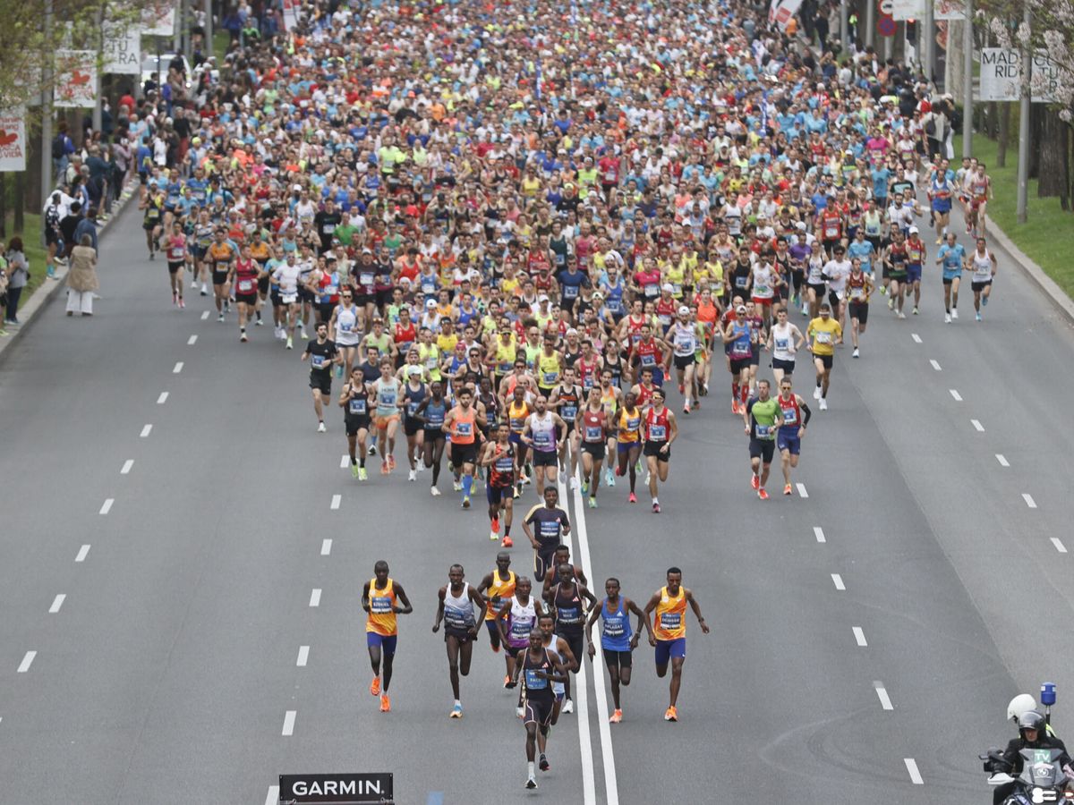 Foto: Miles de corredores durante una maratón (EFE/Fernando Alvarado)