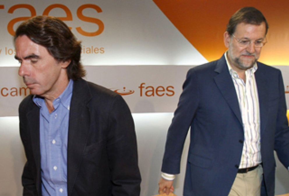 Foto: Aznar pone una ‘china’ en el zapato de Rajoy: San Gil discrepa de la colaboración antiterrorista con el Gobierno
