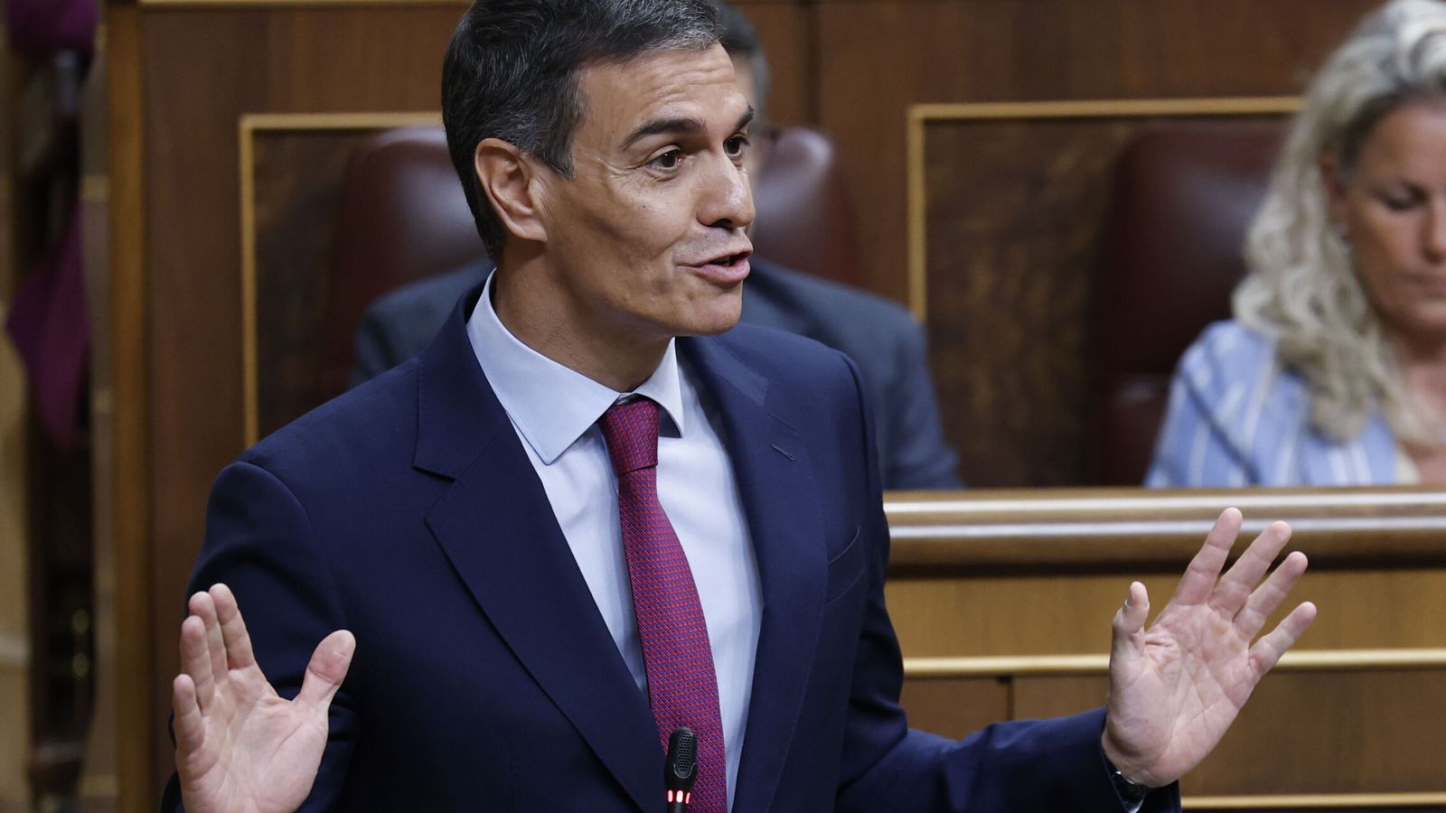 Sánchez cierra filas con Zapatero y arrastra al Gobierno en sus problemas judiciales