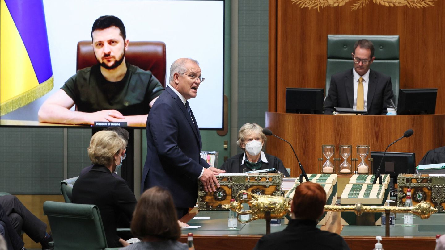 Scott Morrison habla antes de la intervención de Zelenski en el Parlamento australiano. (Reuters/Alex Ellinghausen)