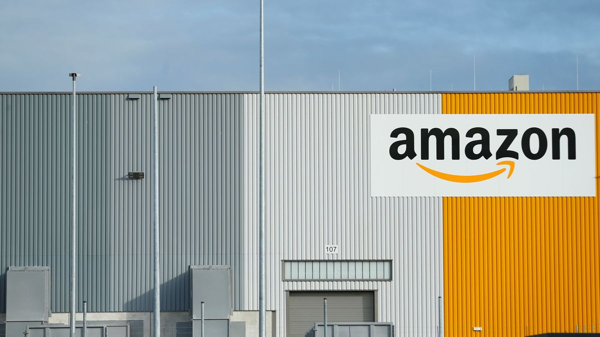 M&G da la campanada y negocia en exclusiva comprar el megacentro de Amazon en Sevilla