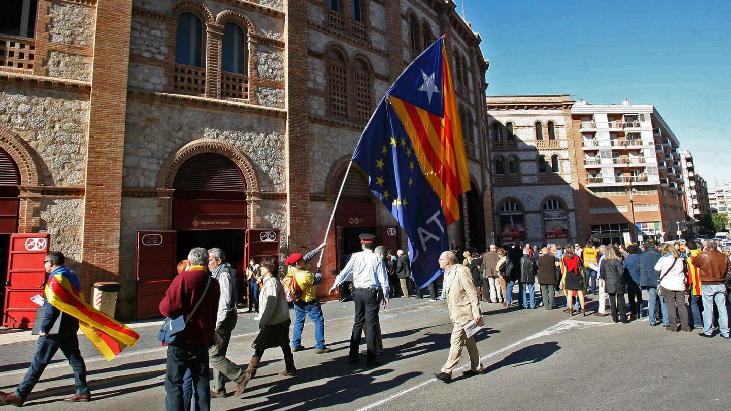 Exterior de la Plaza de Toros de Tarragona en la que celebró su reunión la ANC.