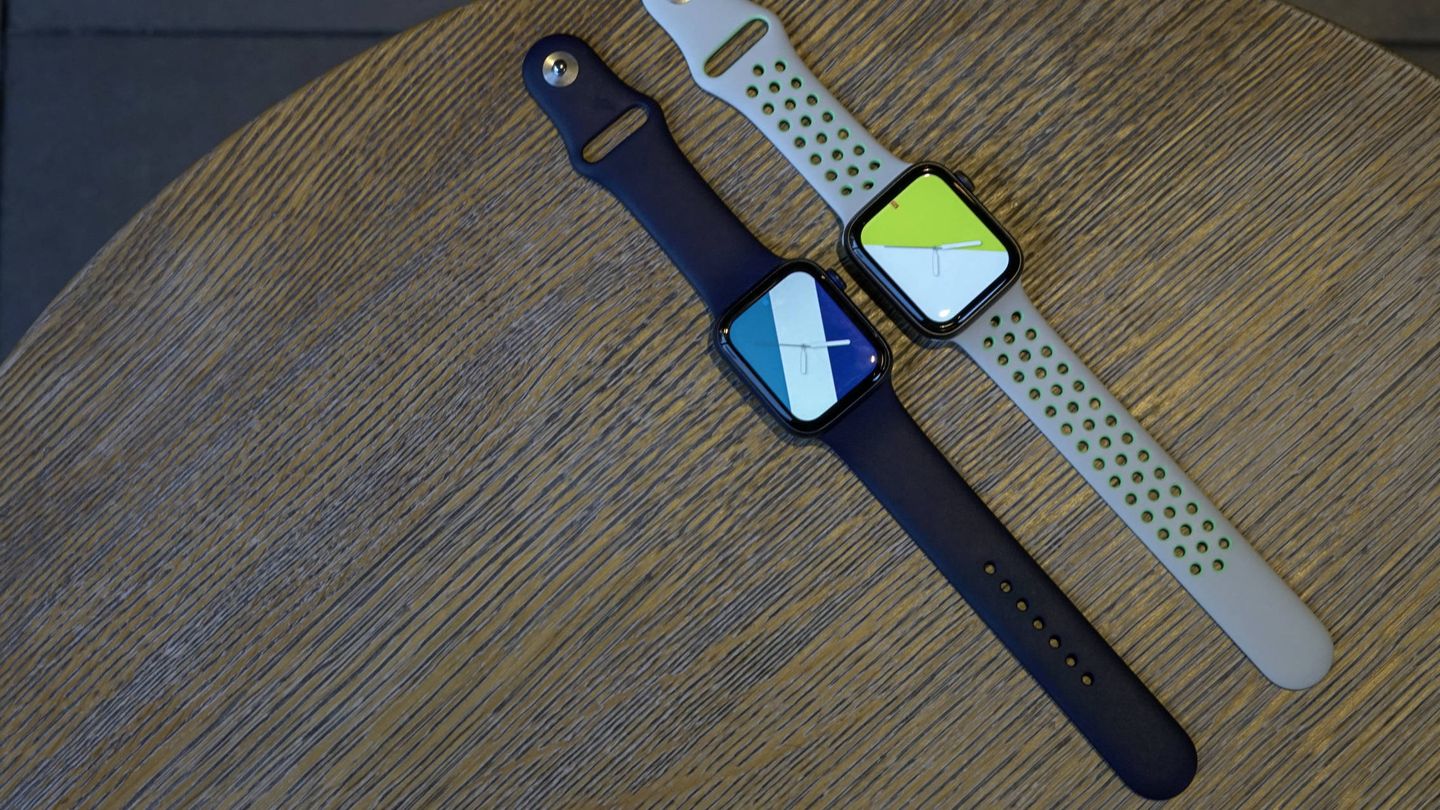 Los dos modelos del Apple Watch lanzados este año. (M. Mcloughlin)