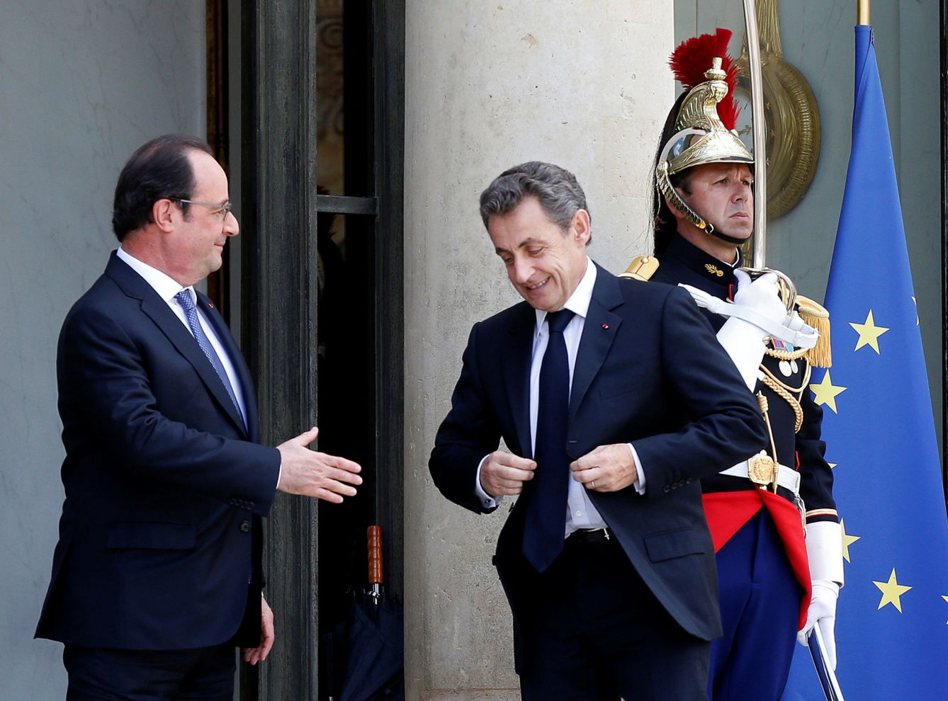 El presidente saliente de la República francesa debe dar el PIN al entrante en una ceremonia privada. (Reuters)