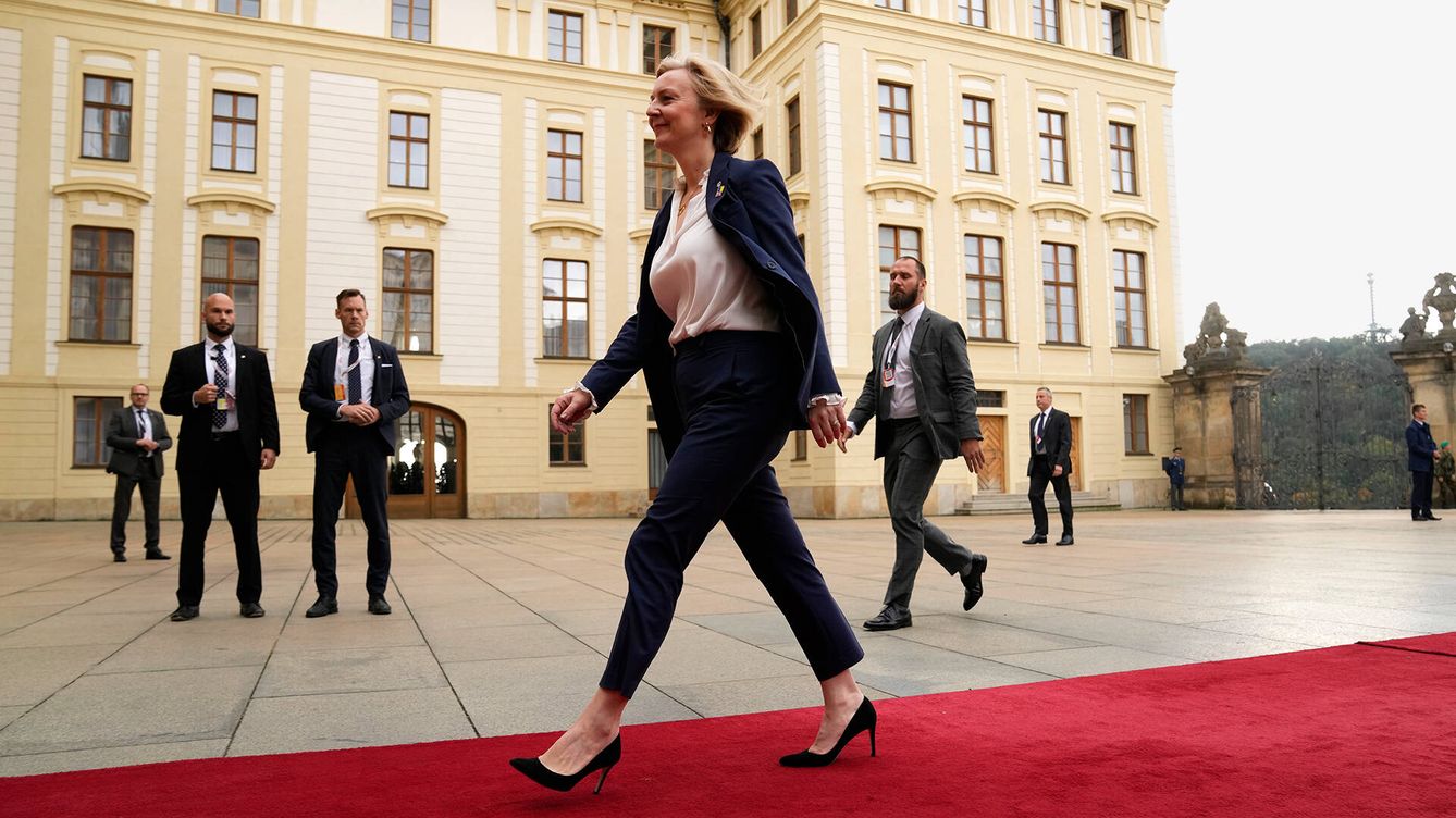Foto: La primera ministra británica, Liz Truss, a su llegada a la primera reunión de la Comunidad Política Europea en Praga. (Getty/Pool/Alastair Grant)