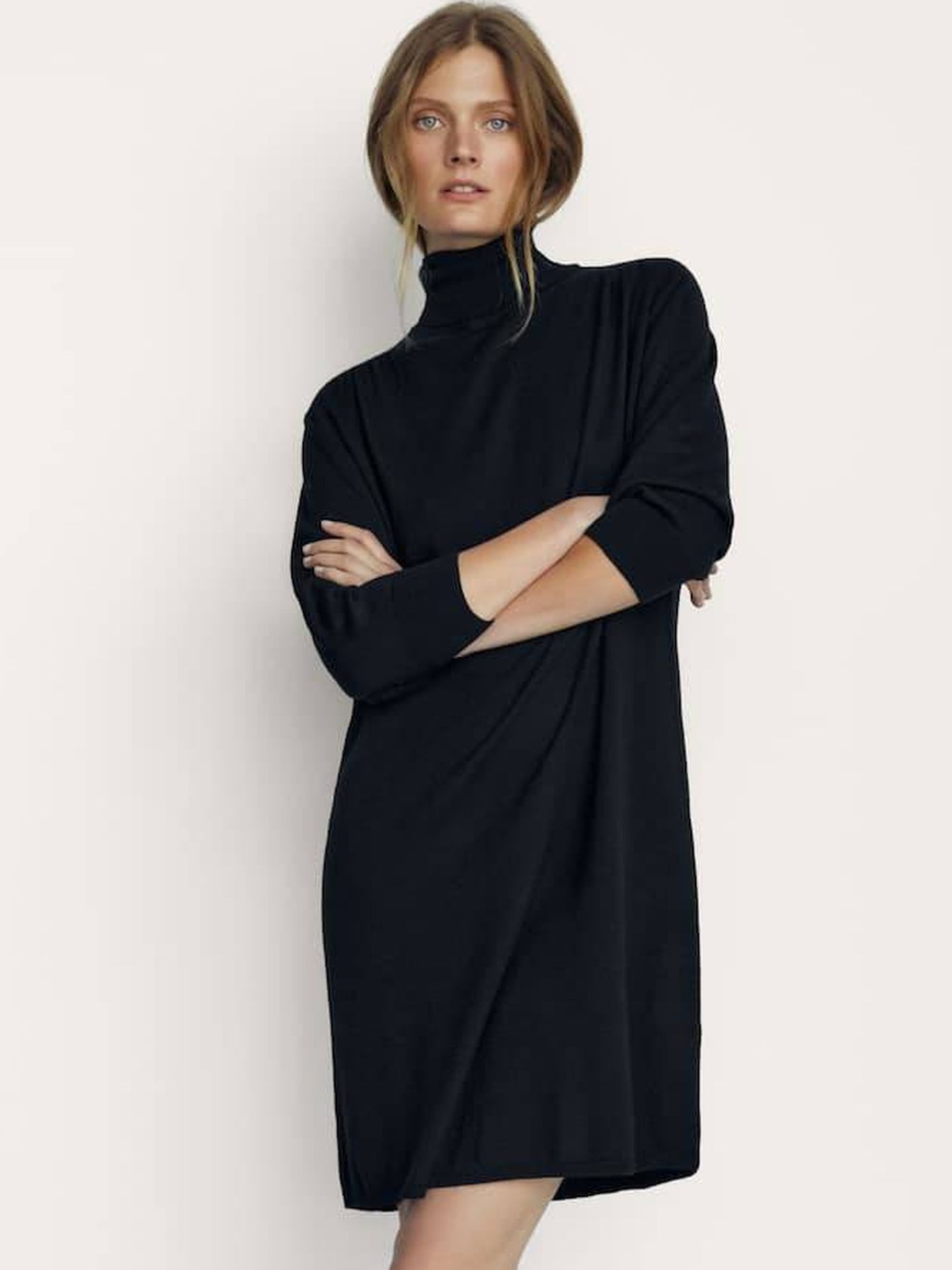 Vestido negro de Massimo Dutti. (Cortesía)