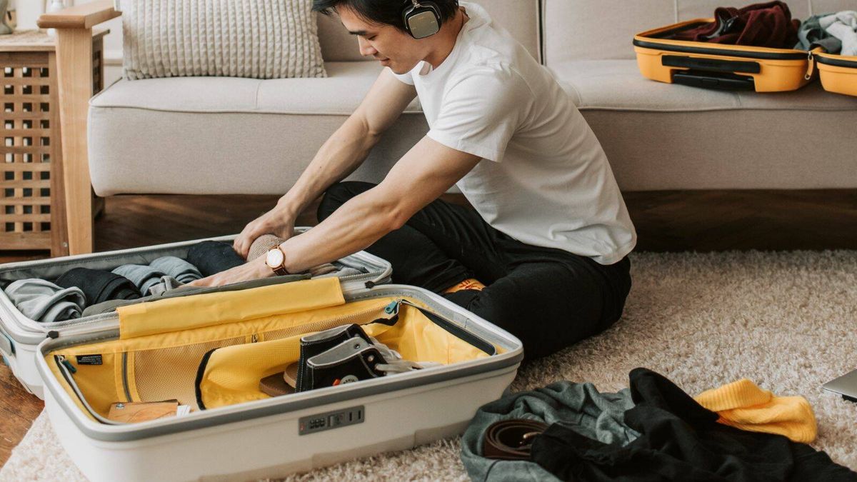 Con este armario portátil, conseguirás llevar todo lo necesario en tu maleta de mano y que te sobre espacio
