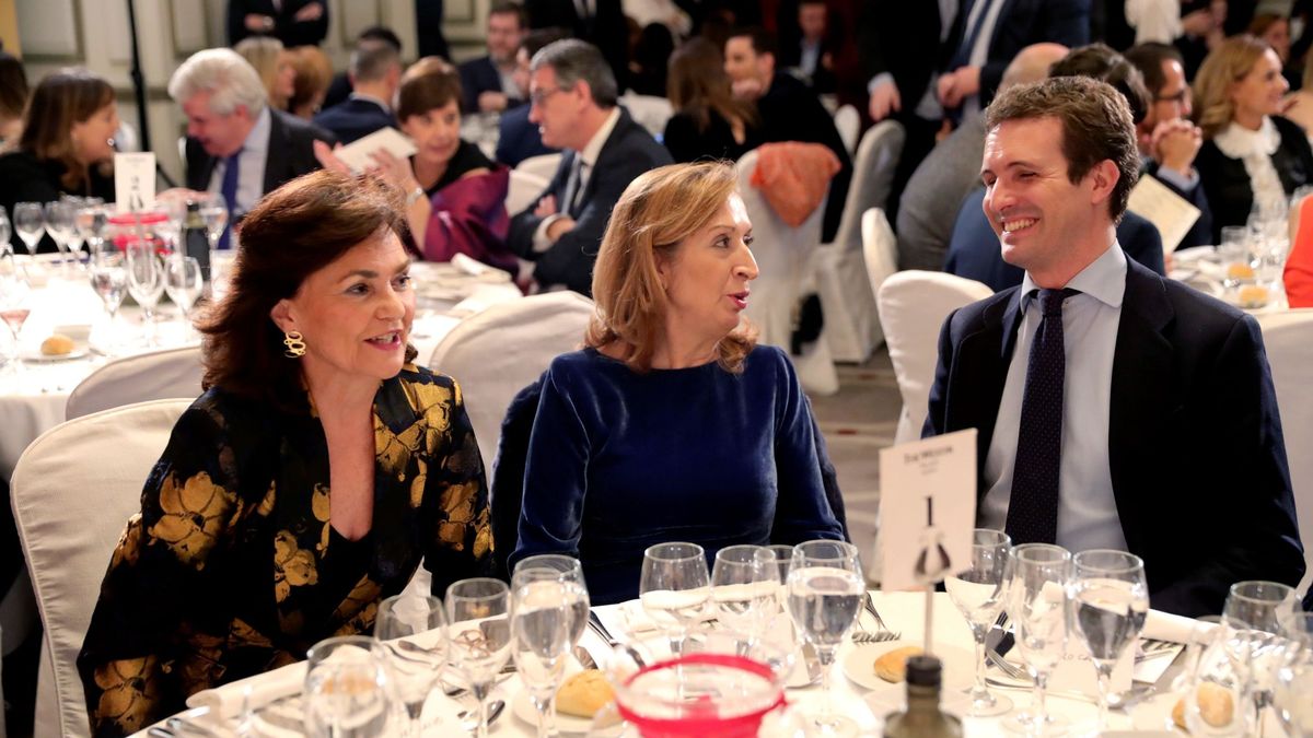 La fiesta de los periodistas parlamentarios: récord de asistencia y premios a PP y PSOE