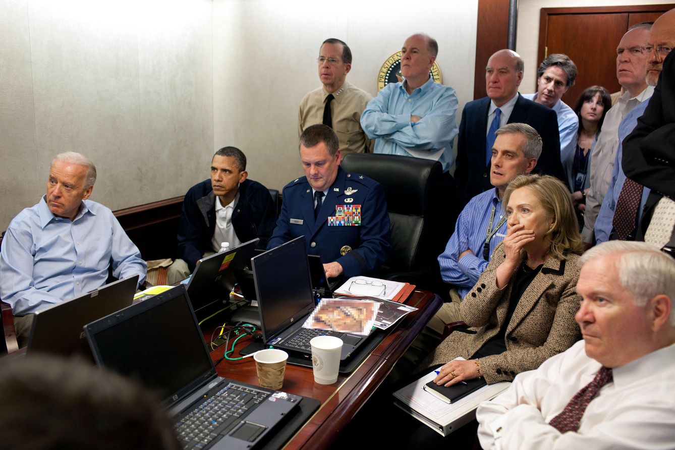 La imagen en la que Biden, Obama y Clinton reciben información de la Operación Lanza de Neptuno (Pete Souza)