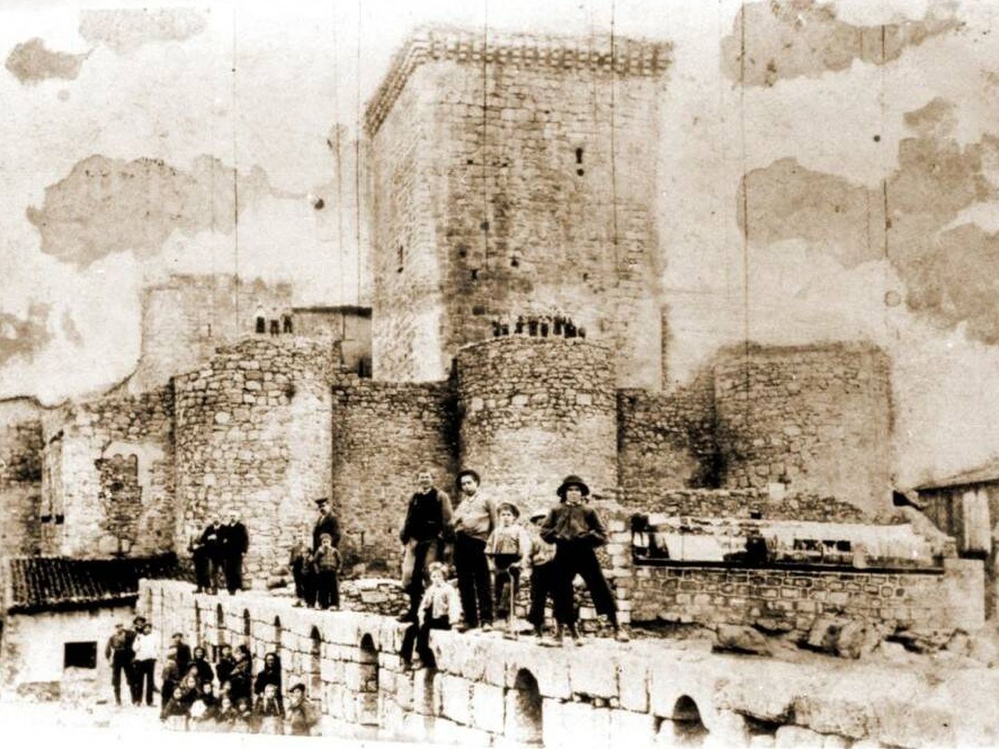 El castillo, a principios del siglo XX (Fuente: Patrihum Casmi)