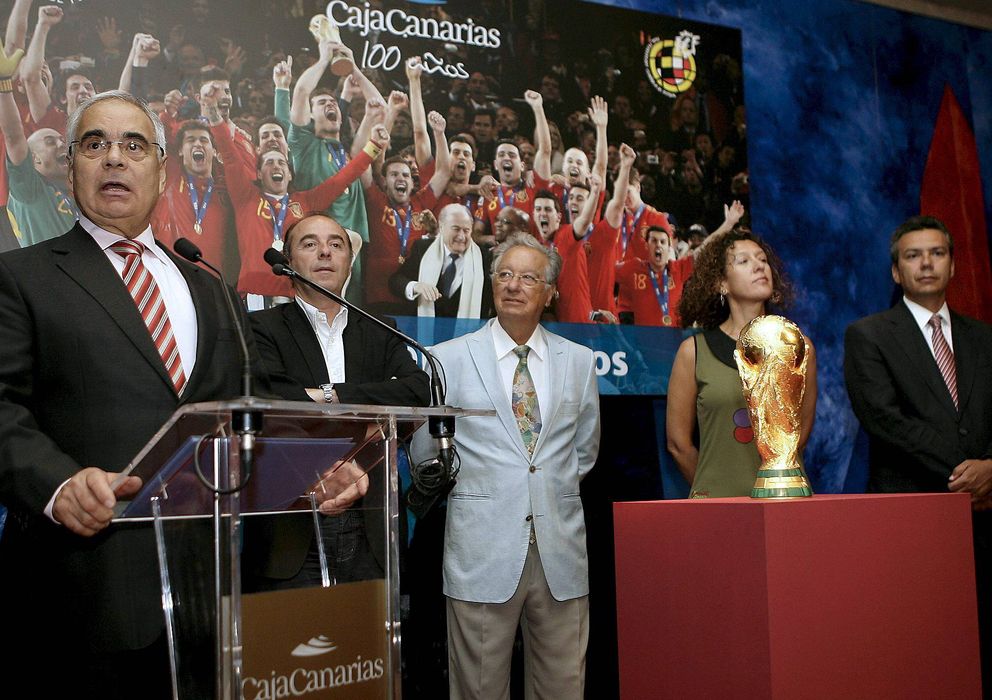 Foto: Juan Padrón (centro) es el vicepresidente de la Real Federación Española de Fútbol (EFE)