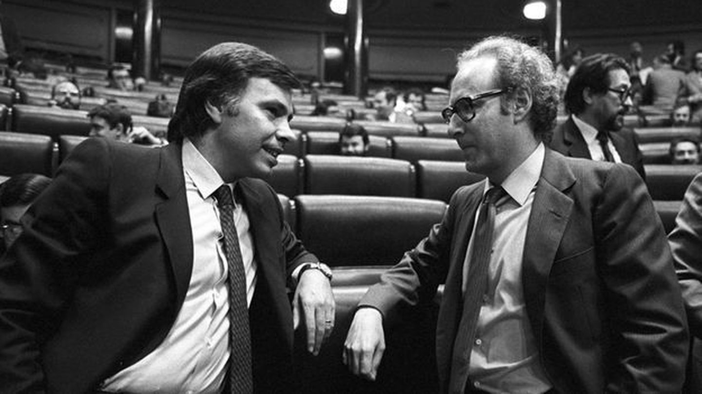 Felipe González y Miguel Boyer, en 1983. (EFE) 
