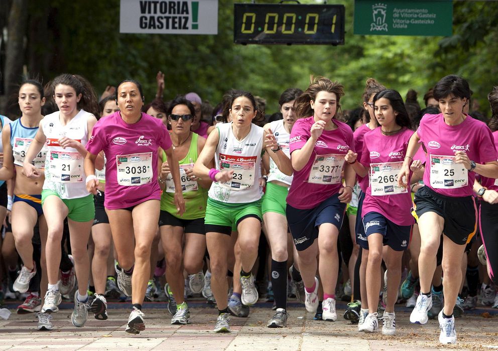 Foto: Carrera en apoyo de la lucha contra el cáncer de mama. (EFE)