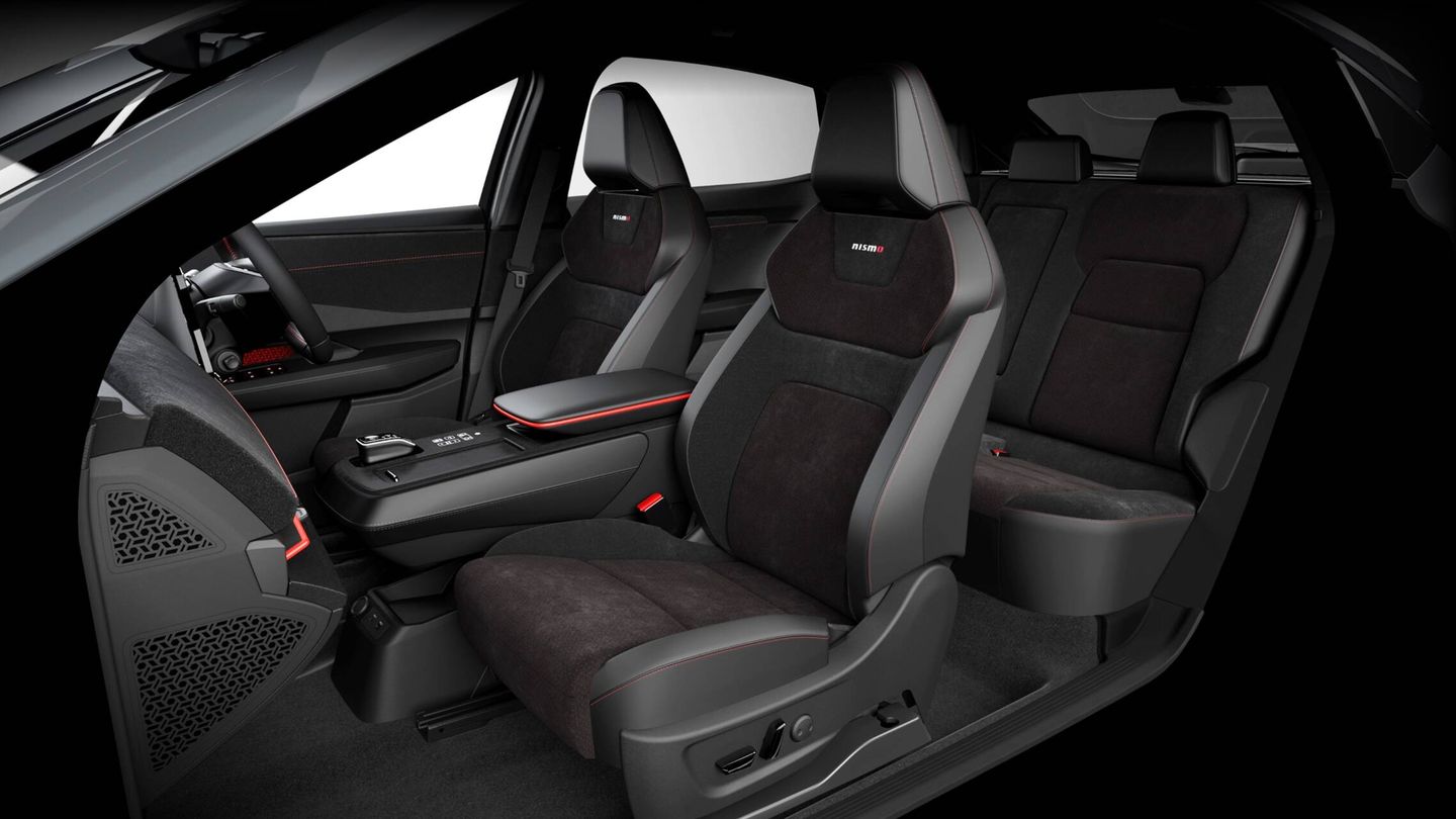 Con espacio para cinco ocupantes, el SUV eléctrico equipa nuevos asientos deportivos Nismo.
