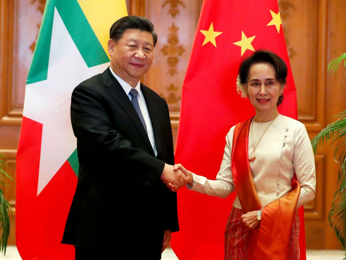 Foto: Reunión entre Xi Jinping y Aun San Suu Kyi. (Reuters)