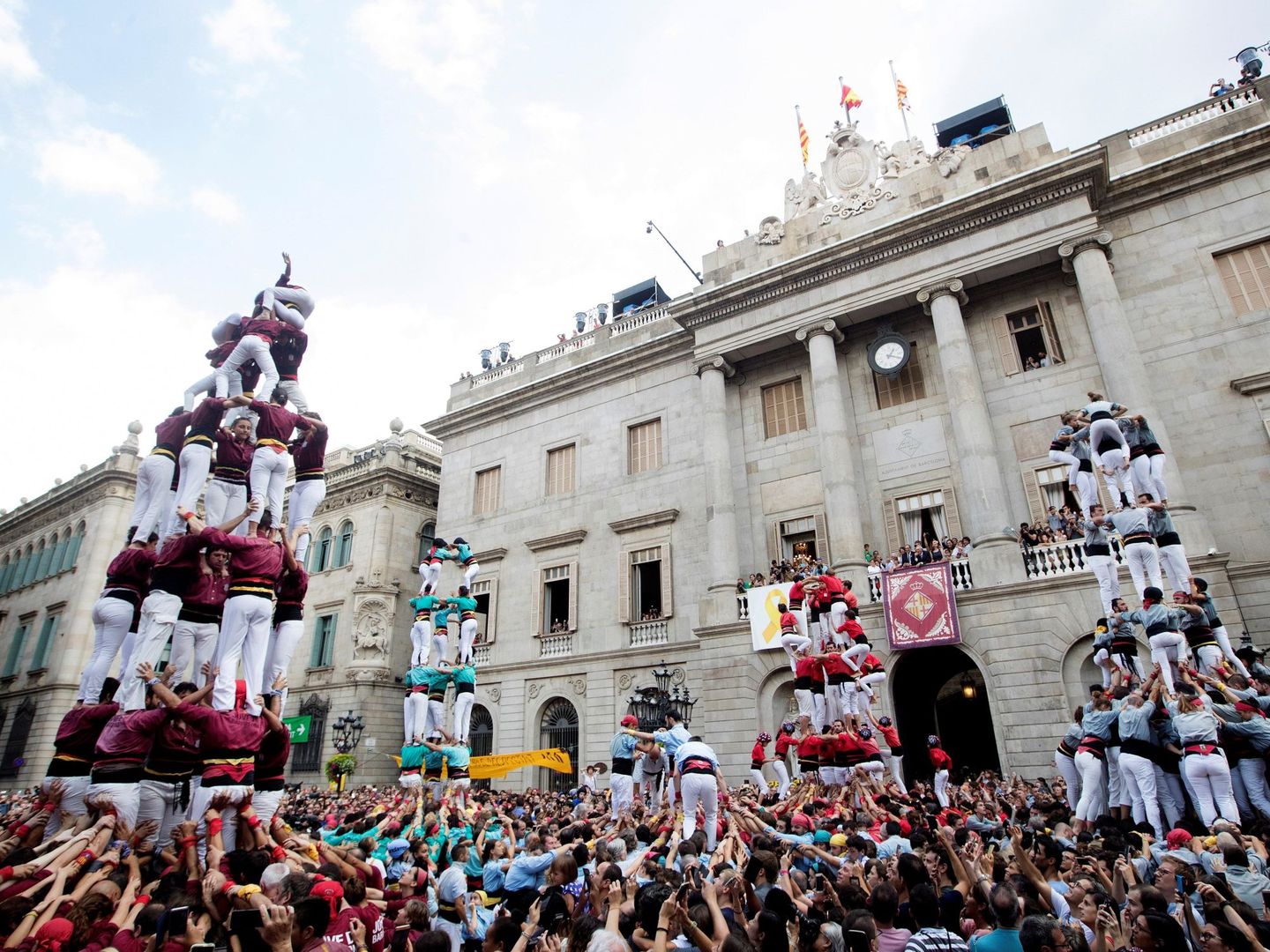 Castellers en Barcelona por el día de la Mercè (EFE/Marta Pérez)