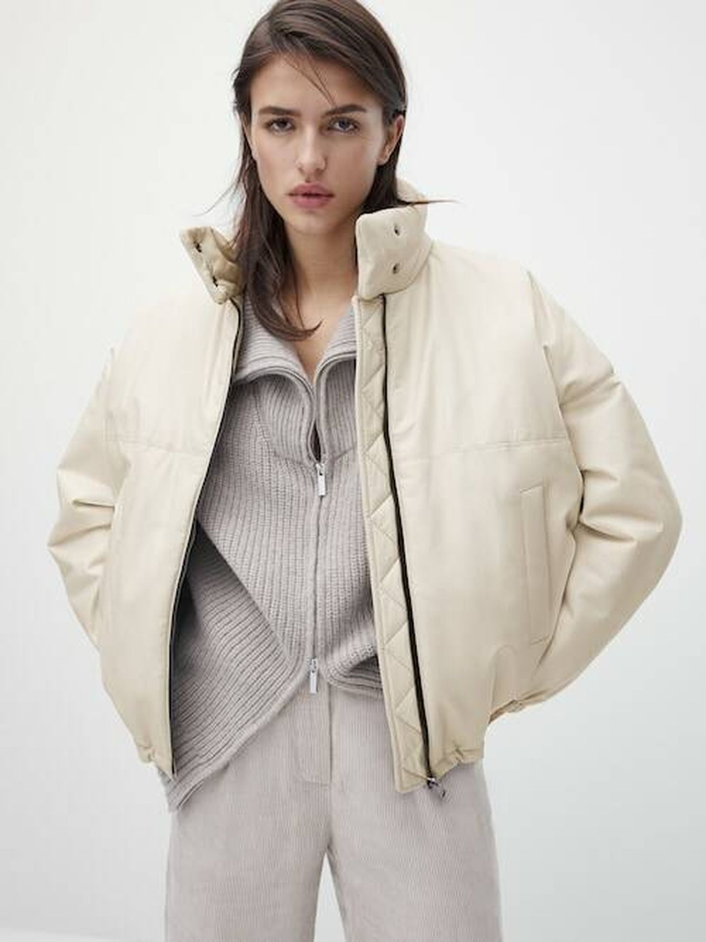 Una chaqueta acolchada de piel de Massimo Dutti. (Cortesía)