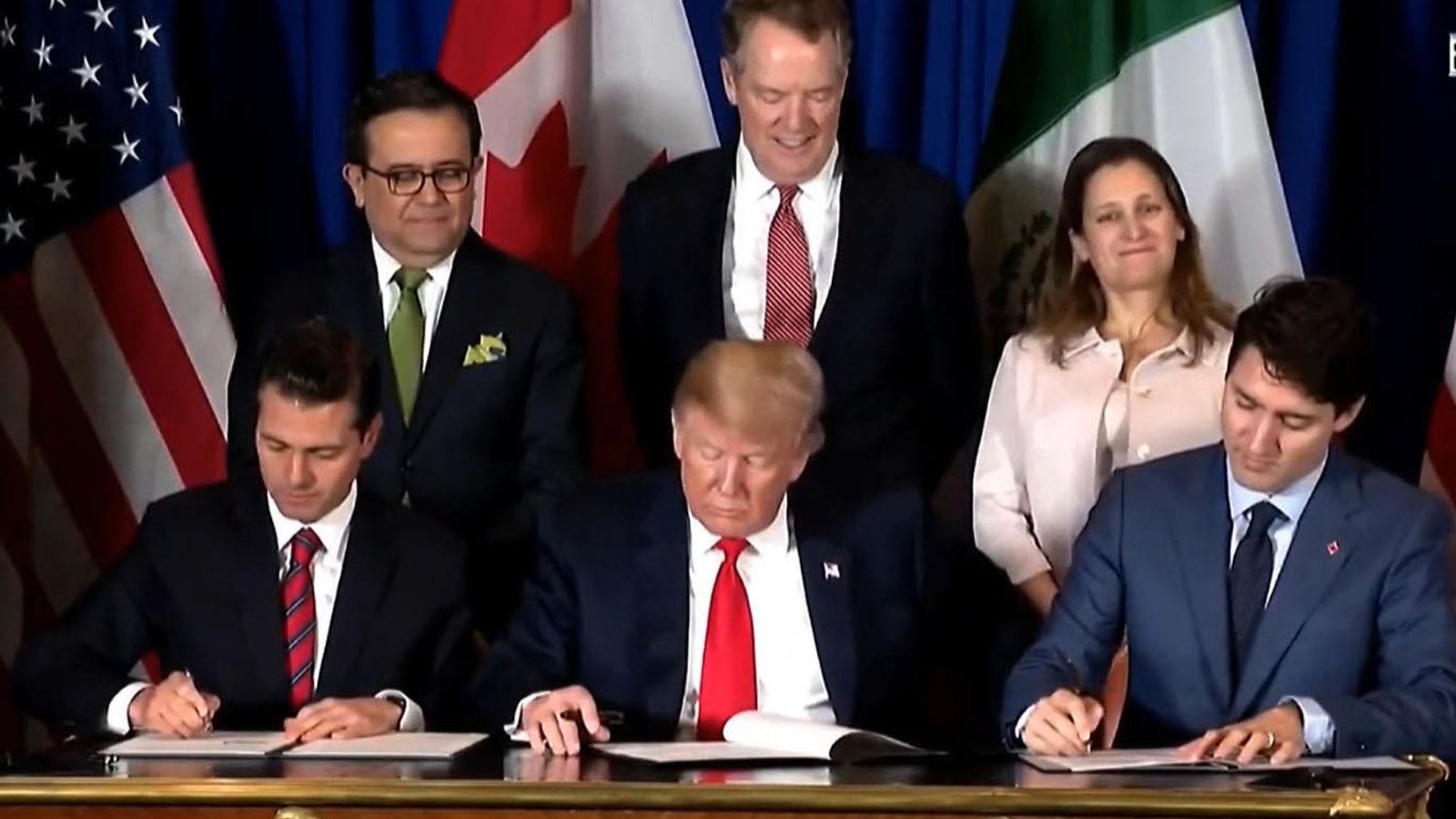 Foto: Enrique Peña Nieto, Donald Trump y Justin Trudeau firman en Buenos Aires. (EFE)